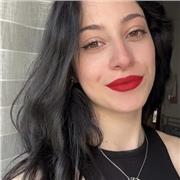 Dottoressa in lettere e filologia moderna (laureata con il massimo dei voti) impartisce lezioni di italiano, storia e latino per studenti delle scuole medie, superiori e università